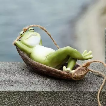 Статуя из смолы лягушек в саду, висит на дереве, декоративный кулон, украшение для дома и улицы 1pc