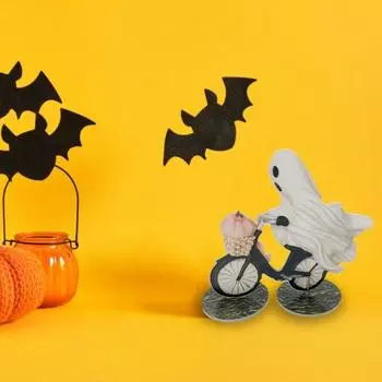 Статуя розового призрака на Хэллоуин, симпатичная жуткая фигурка призрака на велосипеде, акриловый декор для дома и улицы на Хэллоуин