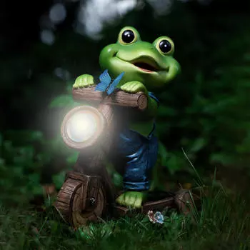 Статуя зеленой лягушки на солнечной энергии, фигурка со светлым ландшафтным орнаментом на открытом воздухе