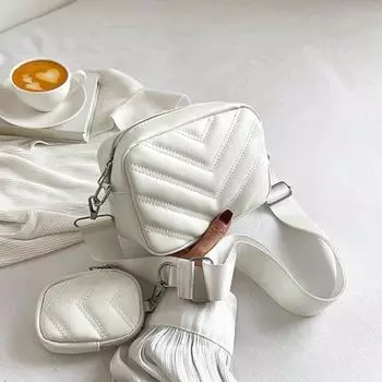 Стеганая сумка через плечо Yogodlns с мешочком для монет для женщин, сумка через плечо с подушкой, роскошный дизайн, женская маленькая сумочка на молнии в виде ракушки 19x7x13cm чёрный