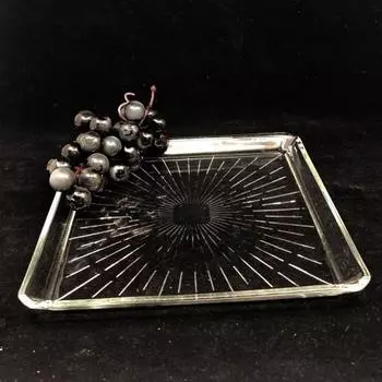 Стеклянная сервировочная тарелка Madlen Square