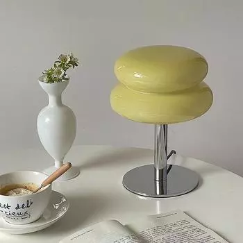 Стеклянные настольные лампы Egg Tart Beside Desktop Lighting для украшения спальни Современная защита глаз Декоративная эстетика Домашний свет жёлтый