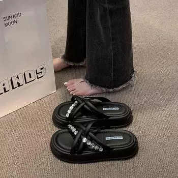 Stepping on shit feels thick-bottomed cool slippers for women to wear in the summer of 2025, the new fashionable and versatile high-end rhinestone one 35 чёрный