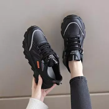 Stepping on shit soft-soled sneakers women s winter 2024 new models show feet small versatile leather surface student dad shoes non-slip 35