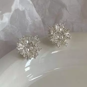 Sterling Silver Needle Flash SUNFLOWER Pearl Stud Earrings for Women Best Selling Fancy Earrings Cold Wind Niche Style Graceful Earrings Pair of S925 silver needles