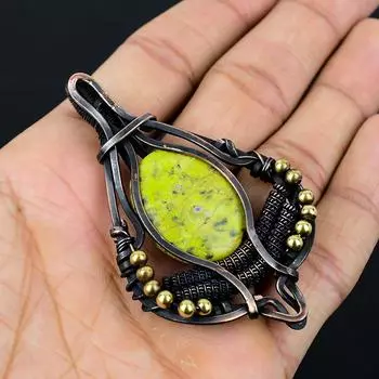 Стихтитовый драгоценный камень из чистой медной проволоки, обернутый дизайнерской подвеской ручной работы 3.03 Inches лимон