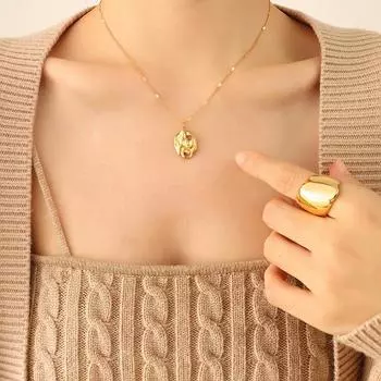 Стиль Модный Ретро Старинный Выдолбленный Нерегулярный Плиссированный Подвесной Кулон Ожерелье Покрытое 18-каратным Настоящим Золотым Цепочкой на Ключицу