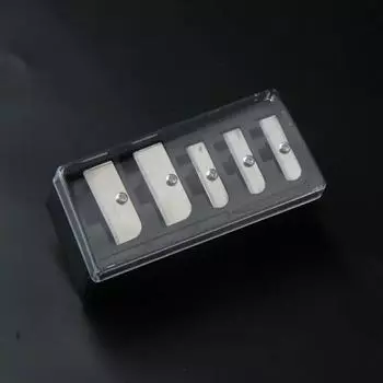 Стильная и прочная точилка для макияжных карандашей с 5 отверстиями Специальная точилка для карандашей Острая точилка для карандашей для бровей Карандаш для подводки глаз 1PCS