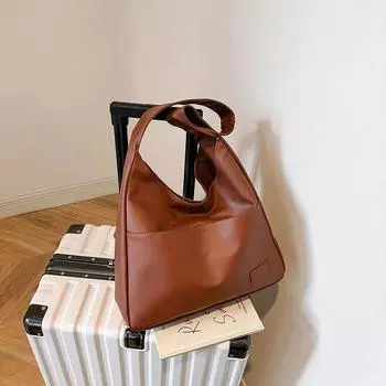 Стильная и простая сумка через плечо 2024 года, новая модная сумка-тоут, повседневная модная сумка большой вместимости чёрный