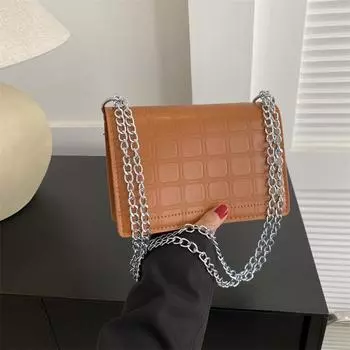 Стильная и простая сумка иностранного дизайна для женщин 2024 года, зимняя новая корейская версия, цепочка подмышкой, плечо, косой пролет, маленькая квадратная сумка белый