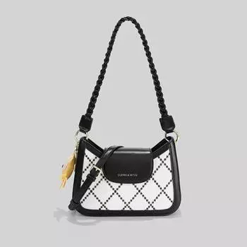 Стильная и простая женская сумка-багет через плечо на одно плечо. Длина 23 см, ширина 7 см, высота 14 см. белый