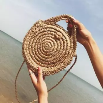 Стильная круглая соломенная сумка ручной работы, связанная крючком, для женщин - модный аксессуар через плечо или через плечо белый