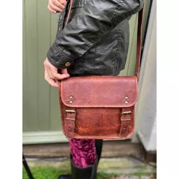 Стильная маленькая коричневая кожаная сумка, кожаная сумка-мессенджер в винтажном стиле, сумка через плечо размером 7 x 9 дюймов, сумка из потертой кожи, сумка Fairtrade. 9 x 7 x 2.5 in коричневый