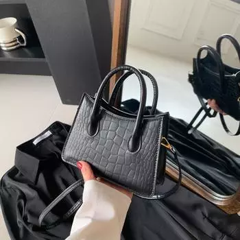 Стильная однотонная сумка с крокодиловым узором, простая женская сумка в стиле ретро для поездок на работу, новинка 2024 года, маленькая квадратная сумка через плечо в стиле иностранного стиля чёрный