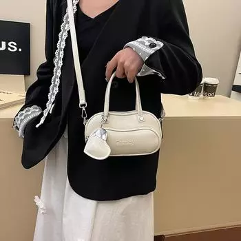 Стильная сумка через плечо с подвеской в виде сердца, легкая, из полиуретана, съемный ремень, большая вместимость для ежедневного использования, походов за покупками