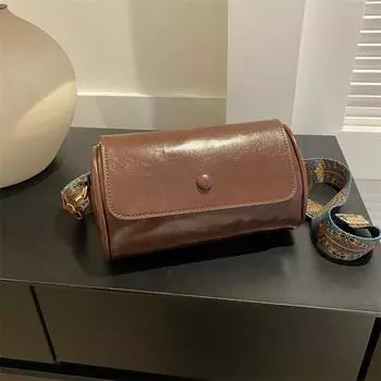 Стильная сумка-мессенджер на одно плечо с текстурой в стиле ретро, с широким плечевым ремнем, новая зимняя модная повседневная простая маленькая квадратная сумка 2024 года чёрный