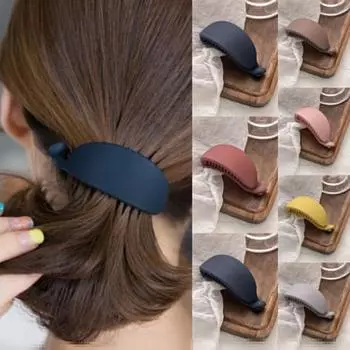 Стильная заколка-банан для женщин на выпускной и в модных образах красный