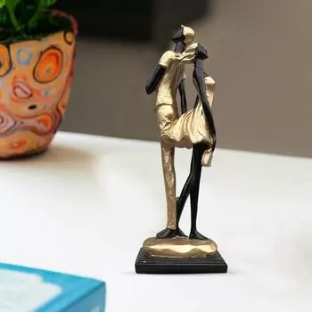 Стильная золотисто-черная статуэтка романтической пары из смолы для домашнего декора (Упаковка из 1 шт., черный и золотистый)
