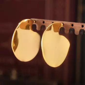 Стиль Неправильный Круг Гладкие Серьги Ниша Преувеличенный Дизайн Медный Материал Покрытие 18-каратное Золото Ретро Серьги