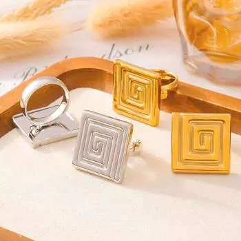 Стиль Ниша Дизайн Sense Swirl Pattern Квадратные серьги из титановой стали Кольцо Light Luxury Sense 18K Покрытие Настоящее золото