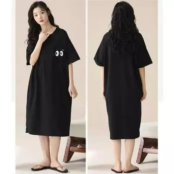 Стильное и стройнящее платье-футболка средней длины для женщин на лето M чёрный