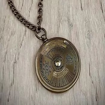 Стильное маленькое старинное латунное ожерелье с вечным календарем 50 лет в морском стиле