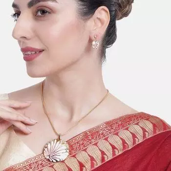 Стильное позолоченное колье Астра с розовой эмалью