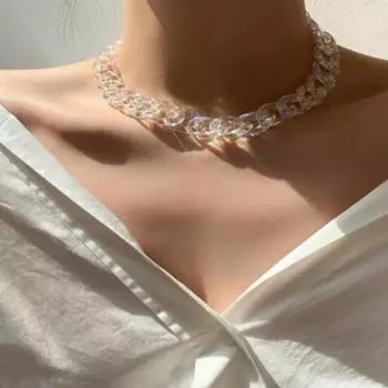Стильное женское колье из изысканной прозрачной смолы