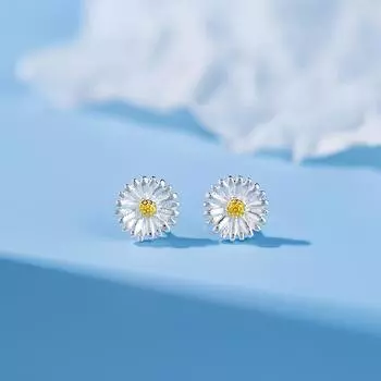 Стильные и простые маленькие серьги-гвоздики в виде ромашки для женщин, нишевый дизайн, маленькие серьги-цветы