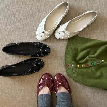 Стильные и простые туфли с небольшим горлом, заклепки-бантики, плоская подошва, женские туфли с одной педалью, обувь Doudou 35 чёрный