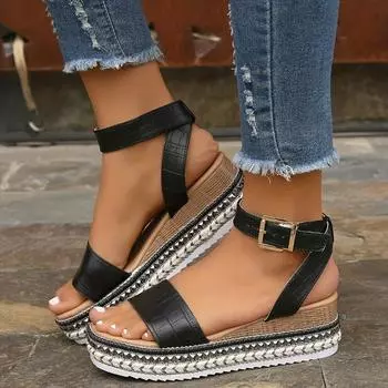 Стильные и удобные женские босоножки на танкетке с противоскользящей подошвой и ремешком с пряжкой для летнего активного отдыха на свежем воздухе