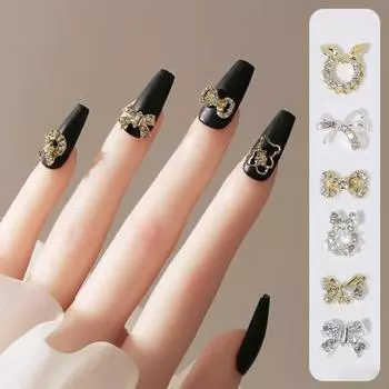 Стильные маникюрные украшения. Нежная форма, привлекательная блестящая поверхность. 26