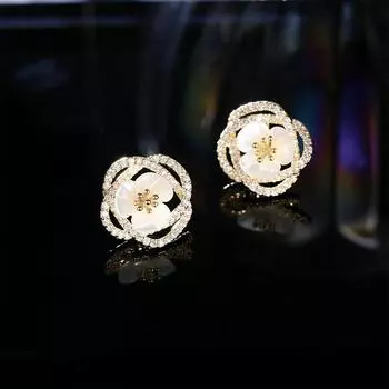 Стильные полые серьги-камелии в виде простых натуральных ракушек из серебра 925 пробы с игольчатым дизайном золотой