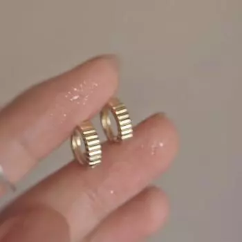 Стильные римские круглые пряжки для ушей женские нишевые серьги Ins Cold Wind простые металлические изысканные серьги для поездок на работу