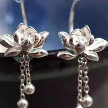 Стильные серьги Серьги-лотосы для женщин Легкая роскошь Темперамент Нишевый дизайн Серьги Изысканное чувство высокого класса На все случаи жизни