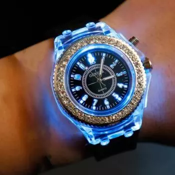 Стильные светодиодные флуоресцентные часы для пар, точное время, четкое считывание, светящийся дисплей, удобные для ношения часы оранжевый