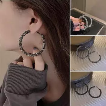 Стильные висячие серьги, очаровательное однотонное платье чёрный