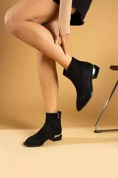 Стильные женские ботинки на коротком каблуке с металлической пряжкой и молнией 58-674-23Замша