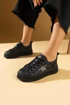 Стильные женские кроссовки на шнуровке с удобной подошвой и звездами 59-650-24