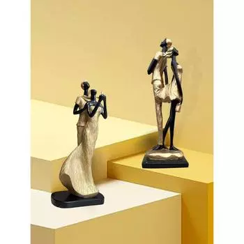 Стильные золотисто-черные статуи романтической пары из смолы для домашнего декора (Упаковка из 2 шт., черный и золотой)