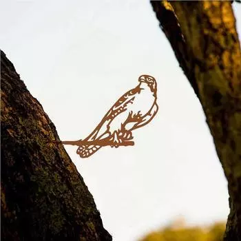 Стильный металлический силуэт сокола — сделайте свой сад уникальным с помощью этого деревенского декора.. Отличный предмет для новоселья. Образ для садовой вечеринки. чёрный