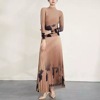 Стильный женский костюм-двойка с принтом Miyake: Эластичная юбка А-силуэта с высокой талией и плиссированный топ One Size Top серый/зелёный