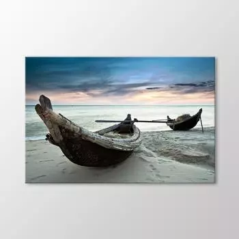 Стол на берегу