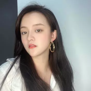 Street large exaggerated earrings, high-end sense, women s fashion personality, hollow twist simple ear buckle fashion