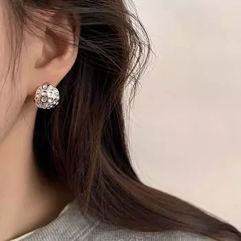 Структурно-ощущающие вогнутые и выпуклые шариковые серьги из лавы на поверхности Луны