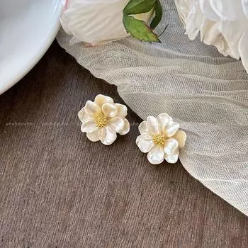 Stud Earrings for Women Accessible Luxury Fancy Stud Earrings 2025 New Arrival Suitable for Vacation Style Non-Piercing Ear Clip Stud Earrings Creamy-white Camellia earrings-Silver Needle