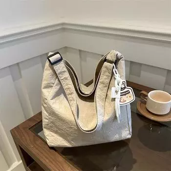 Студенты колледжа повседневный класс ленивый ветер большая вместимость литературная простота 2024 лето новая сумка-мессенджер женская чёрный