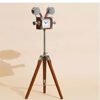 Студийные часы для проектора на штативе