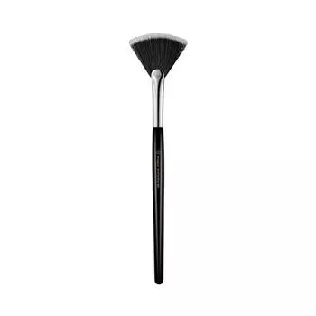 Studio 17 Small Fan Brush 463