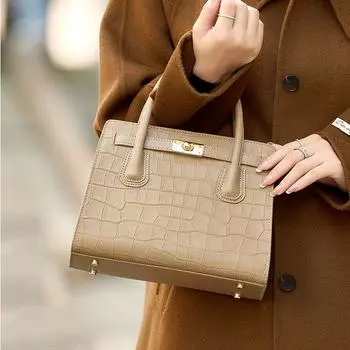 Stylish Single-shoulder Handbag for Middle-aged Women In Autumn and Winter 25.5*9.5*20cm